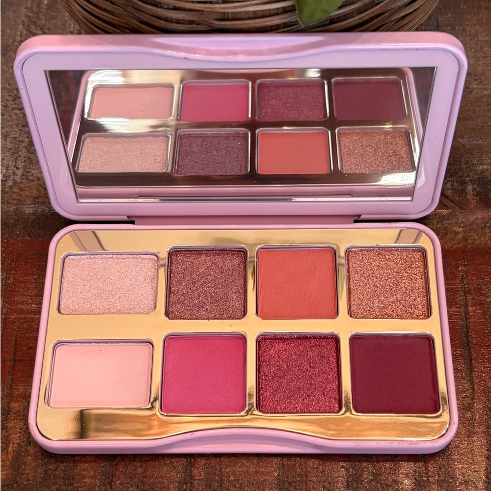 NEW Too Faced LET’S PLAY Mini On-The-Fly EYE SHADOW PALETTE Gamer Girl! - Picture 2 of 8